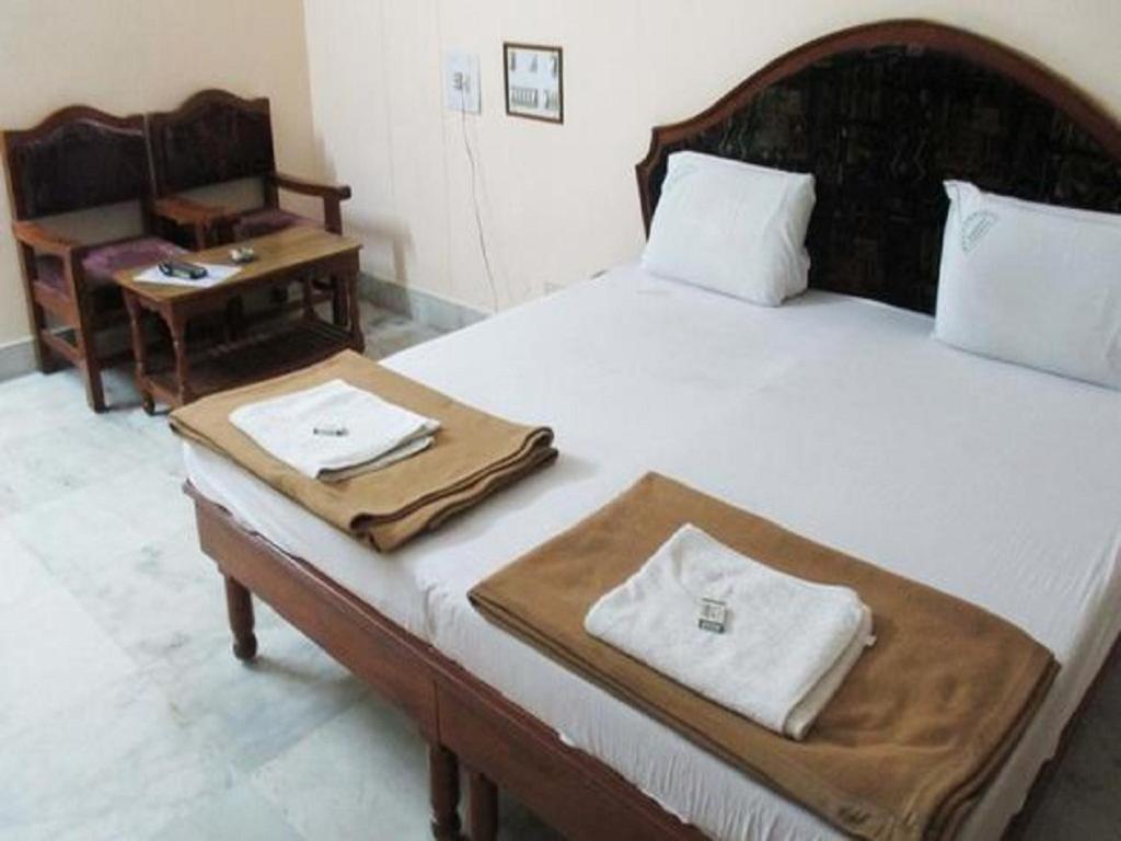 Hotel Geethanjali Residency Bhadrāchalam Exteriör bild