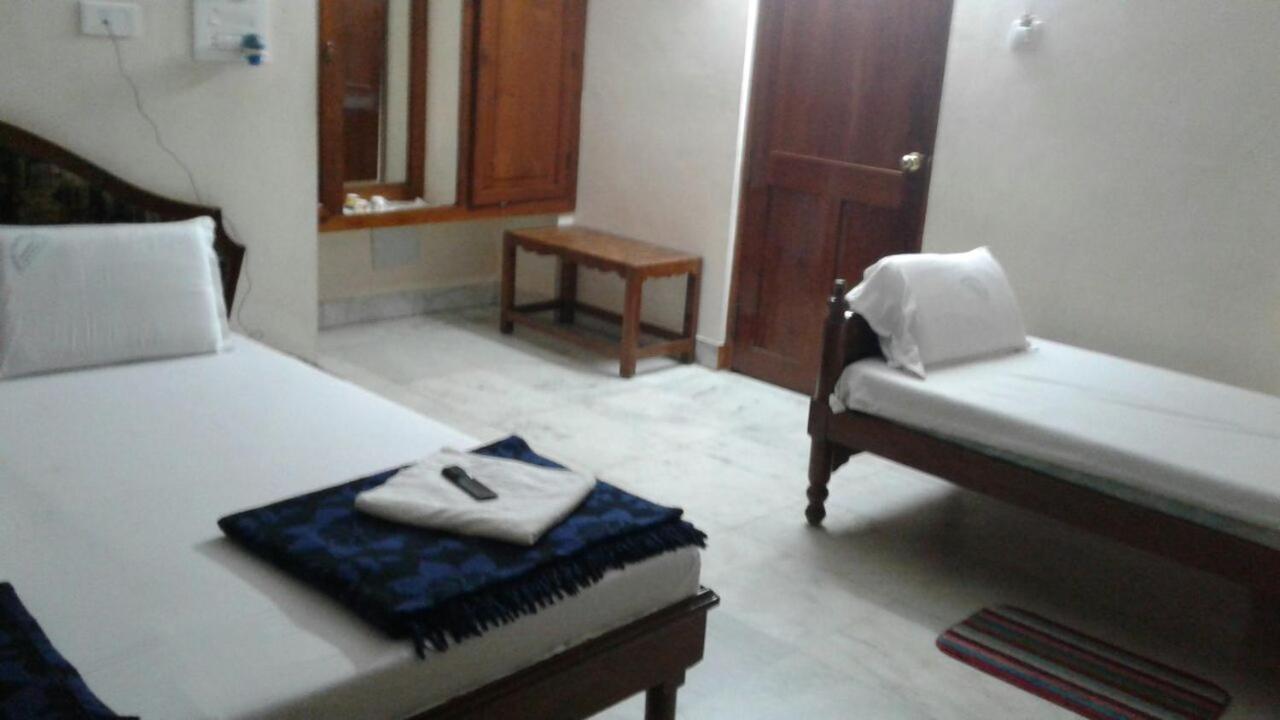 Hotel Geethanjali Residency Bhadrāchalam Exteriör bild