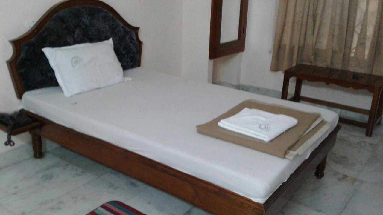 Hotel Geethanjali Residency Bhadrāchalam Exteriör bild
